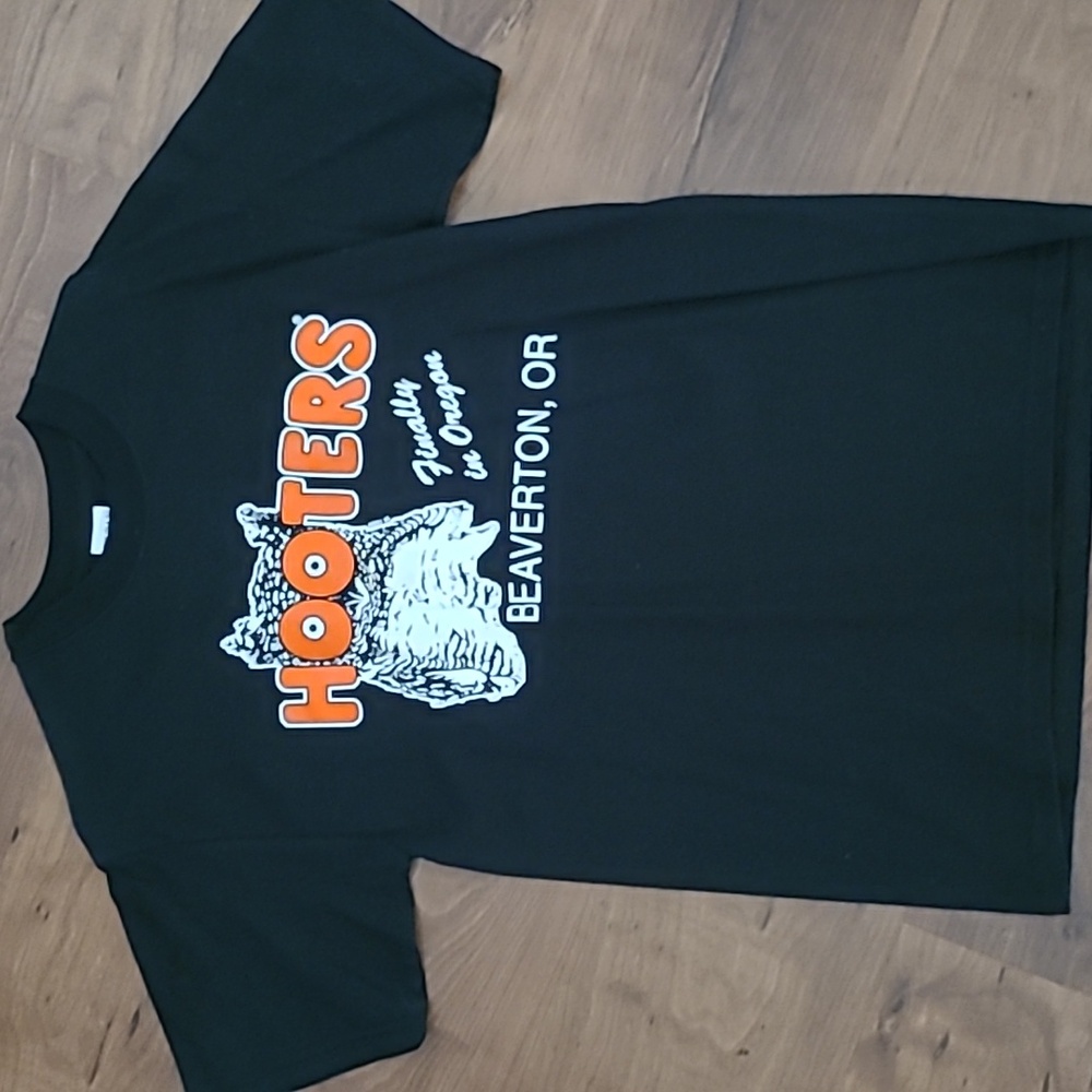 Hooters BLACK T SHIRT